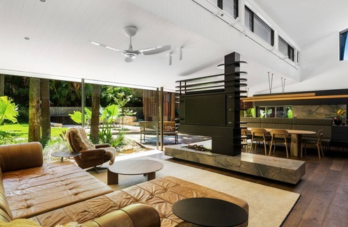 Bilgola Beach House | Pelangi by TCC