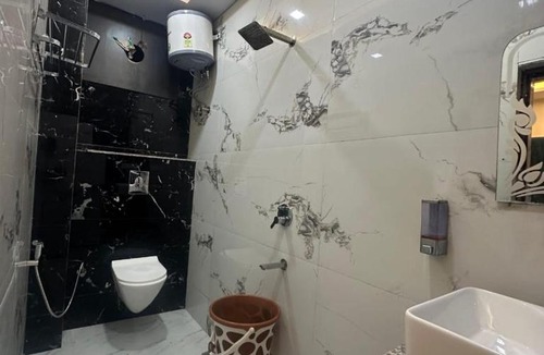 Allahabad Hotel | PEPAL TREE Hotel