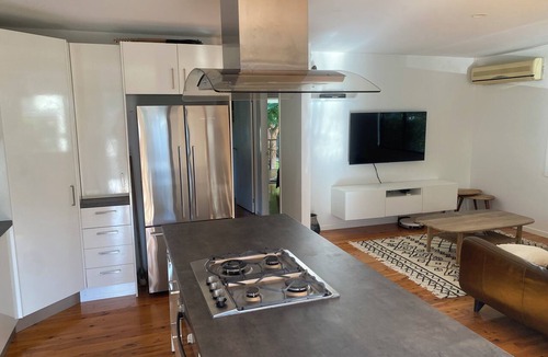 Sandgate House | perfect position, well maintained home with added comforts for a luxurious stay