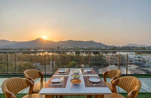 Udaipur District Hotel | Perfectstayz select by the lake