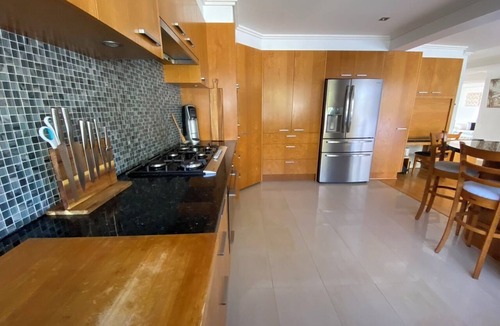 Trigg House | Perth Beach House near Scarborough Pool Spa Sauna & Ocean Views.