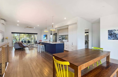 Long Beach House | Pet-Friendly 3-Bed Coastal Gem Near Long Beach