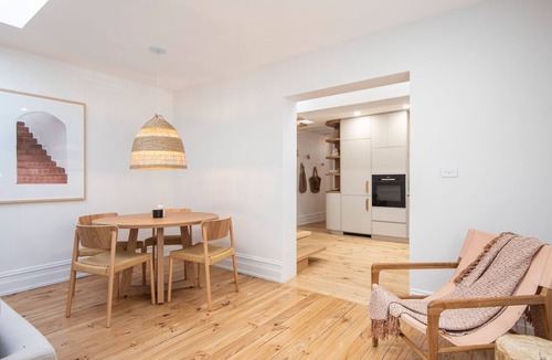 Fitzroy House | Pet Friendly - Modern Haven in Vibey Fitzroy Walk to shops