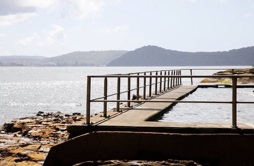 Pearl Beach House | Pet friendly,pool + stroll to beach and cafe