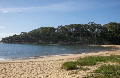 Pearl Beach House | Pet friendly,pool + stroll to beach and cafe