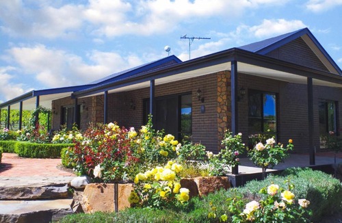 Rowland Flat Ski Chalet | Petit Verdot Cottage - A Vineyard Retreat in Barossa Valley