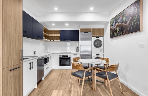 Manuka Hotel | Pilgrims Apartments