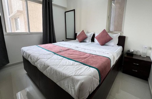 Malad East Hotel | Pinakii Comfort Stay Malad - Near Nesco & Oberoi Mall