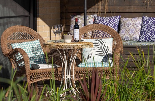 Balnarring Apartment | Pine Beach Guest House in the Heart of Balnarring
