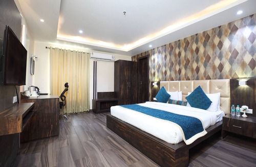 Lucknow Hotel | Pinnacle by Click Hotels, Lucknow