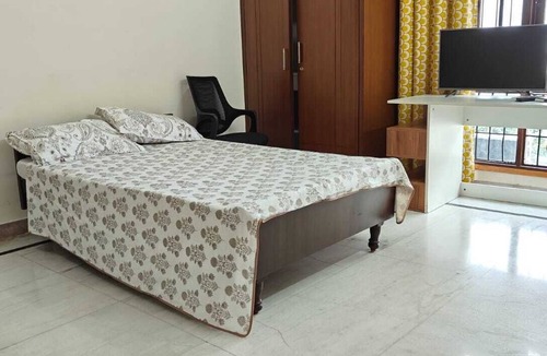 Banjara Hills Apartment | pollution free homestay with no traffic bustle near all amenities near Apolo