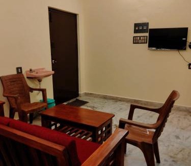 Kalapettai House | Pondy Prince Villa - Group Stay with Parking in Central Location