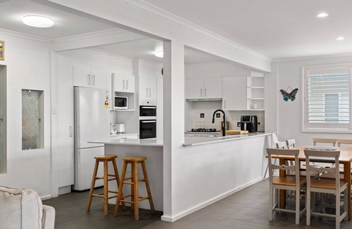 Killarney Vale House | Pool and Spa on the Lakefront - Main House