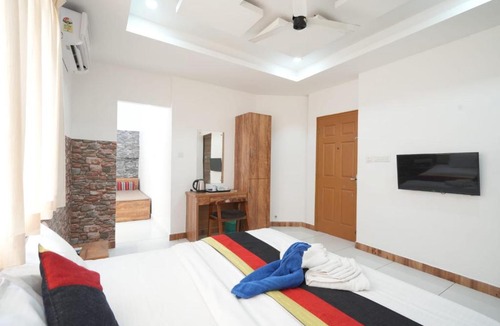 Kaloor Bed & Breakfast | Pool View Resort
