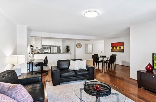 Pyrmont Apartment | Poolside 2-Bed Haven, Walk to City Centre