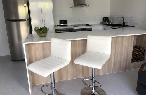 Buddina Apartment | Poolside self contained unit walk to beach