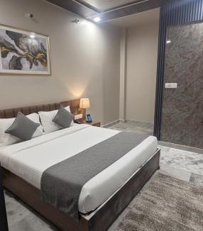 Karchana Hotel | President Hotel