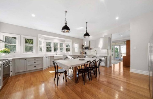 Katoomba Cabin | Prior Lodge Katoomba - Spacious & Stylish Retreat