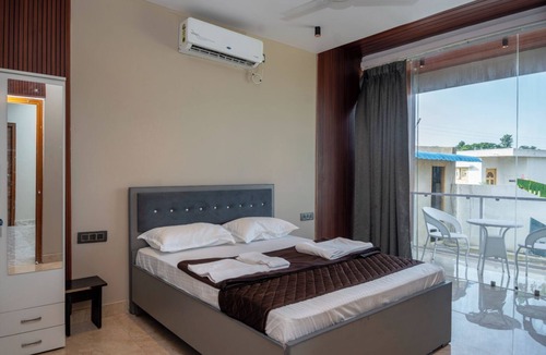 Shamshabad Other | Prism Peak - 5BR with Private Pool , Barbecue & Projector by Homeyhuts