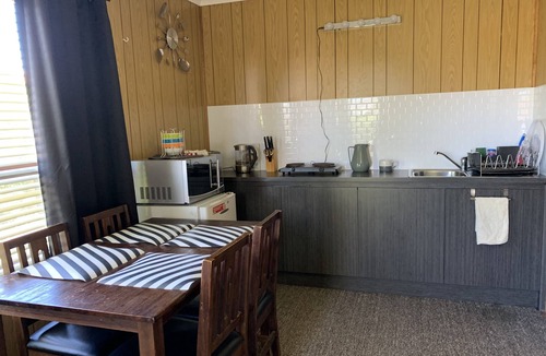 Morphett Vale Apartment | Private calm Flat