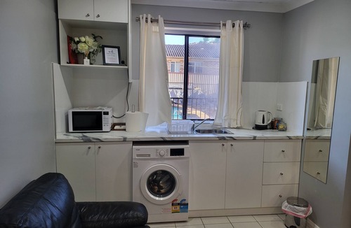 Windsor Ski Chalet | Private Room in Charming Windsor with WiFi, AC, Washing Machine, Kitchenette