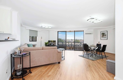 Pyrmont Apartment | Pyrmont Escape - Prime Location, Pool and Parking