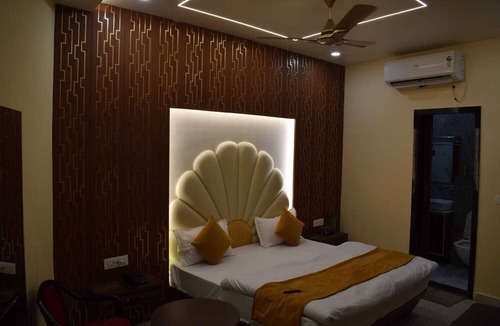 Mathura Hotel | Quaint 9-bedroom hotel with AC in vibrant Mathura