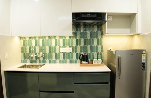 Sushant Lok House | QuickIn Stayz Near Paras Hospital Golf Course Rd Sector 43 Gurgaon