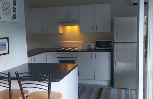 Central Coast Apartment | Quiet getaway on the coast