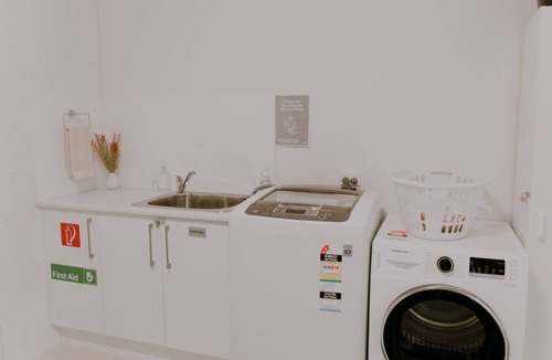 Central Mudgee House | Quiet relaxing Location,2 Bedroom 2 Bathroom Guesthouse.Walking distance to CBD.