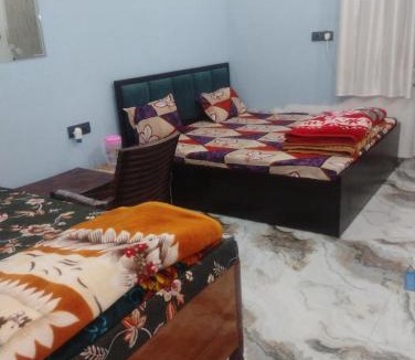 Vrindavan Hotel | Radha aradhya sadan vrindavan