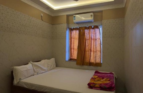 Sealdah Hotel | Radha Rani Guest House