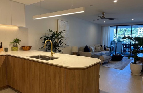 Coolangatta Hotel | Rainbow Bay Retreat – Steps from the Beach