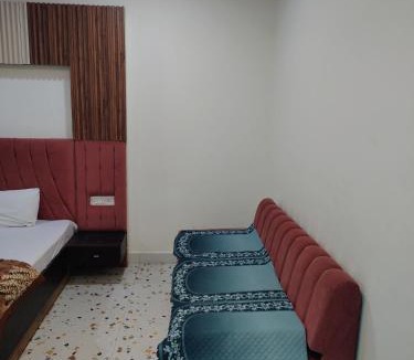 Bhojpur Hotel | Rajhans Hotel Rooms & Party hall