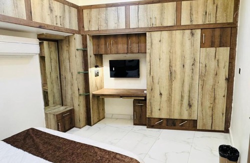 Mahmoorganj Hotel | Ramatva Stays