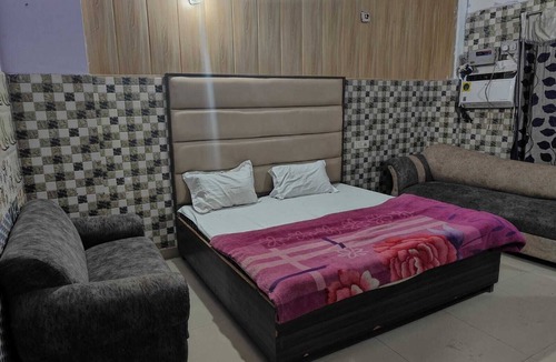 Vrindavan Hotel | Ramkrishna Bhawan Hotel