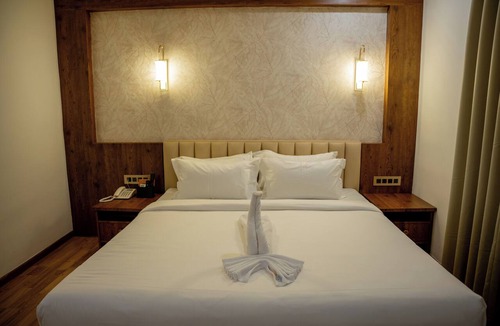 Perintalmanna Hotel | Raphilhin The Business Hotel