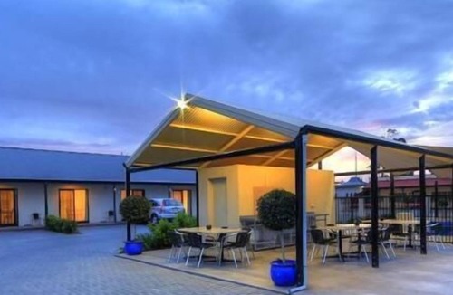 Broken Hill Hotel | Red Earth Motel