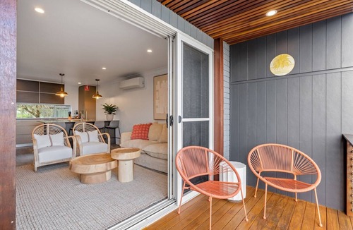Buff Point Apartment | Relaxed 2 Bed Coastal Stay Near the Lake