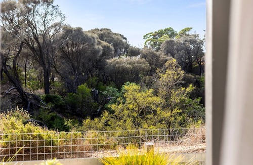 Torquay Apartment | Resort Studio with Pool and Spa Access walk to the Beach and local Cafes
