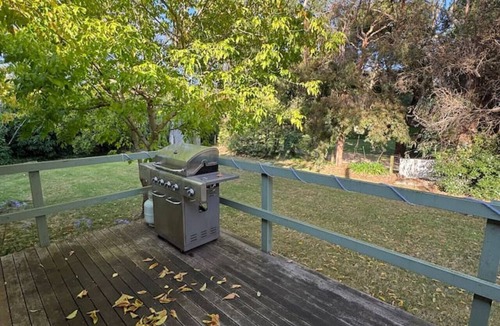 Jan Juc House | Retro Shack, Cool, Pets, Beach!