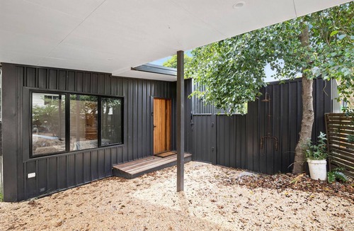 Anglesea House | Riverside Escape
