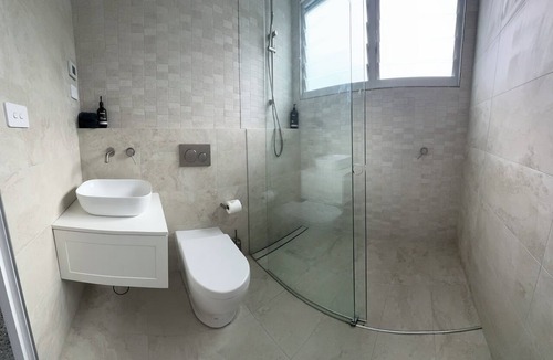 Shellharbour Apartment | Rom Baro's Tiny Beach House - beachside studio with pool in Shellharbour Village