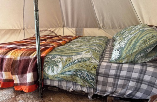 Moama Cabin | Romantic Off Grid Nature Stay for 2 with Outdoor Bath Only 5 minutes from Moama
