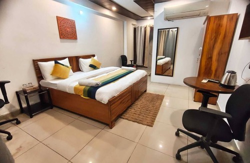 Green Park Hotel | Roomshala Hotel Blueberry