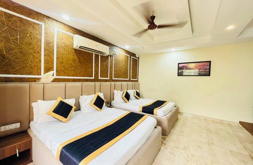 Vaishali Hotel | Roomshala Hotel Grand Inn Vaishali Sec 4