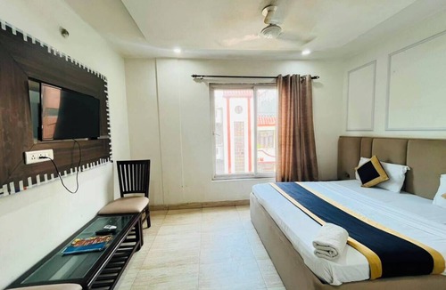 Vaishali Hotel | Roomshala Hotel Grand Inn Vaishali Sec 4