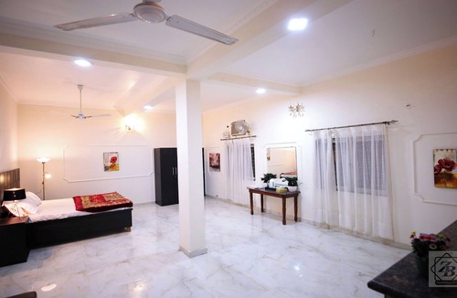 Maliwada Hotel | Rose Garden Resort DAULATABAD FORT