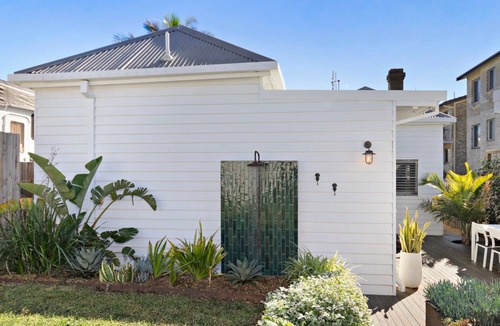 Merewether House | Rowlands- pet friendly quaint beach house