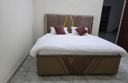 Varanasi Hotel | Royal Diamond Hotel & Guest house